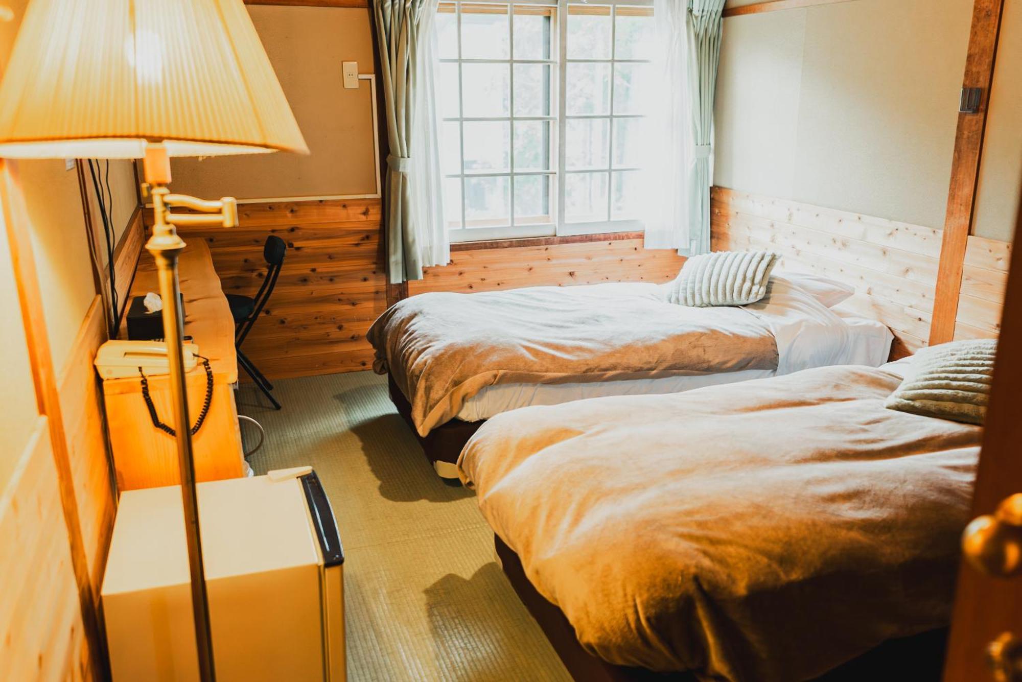 Hakuba Pension & Log Hotel Meteor Buitenkant foto