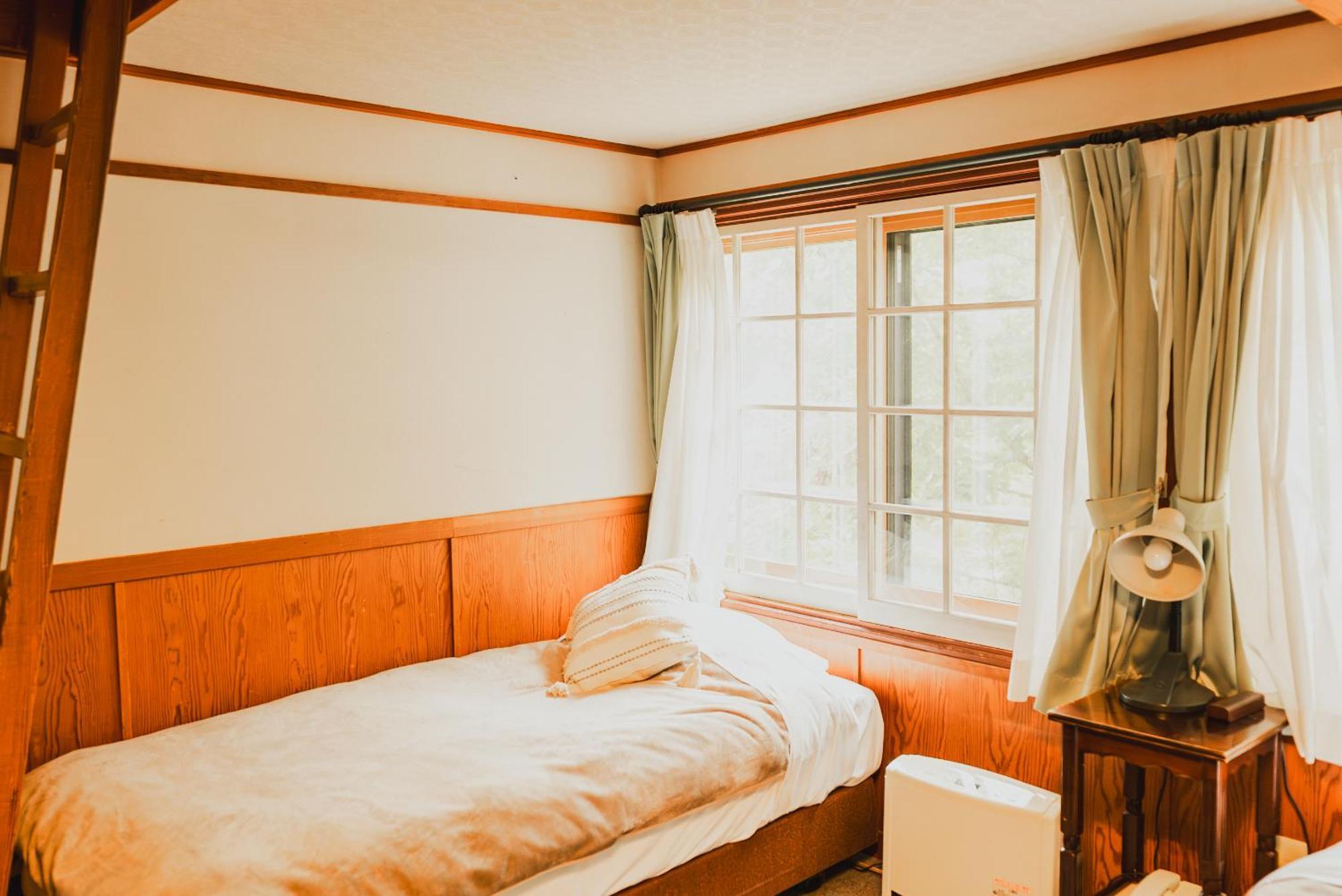 Hakuba Pension & Log Hotel Meteor Buitenkant foto